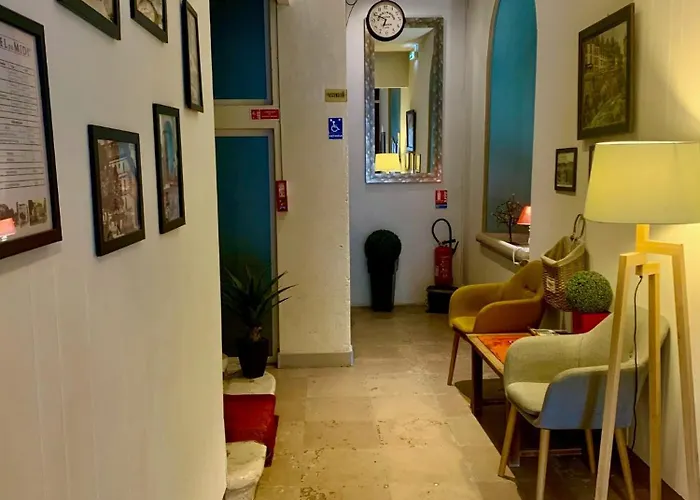 Hotel Du Midi 2*